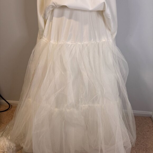 Jacquelin Exclusive Ivory Wedding Dress - Size 12 - Picture 15 of 15